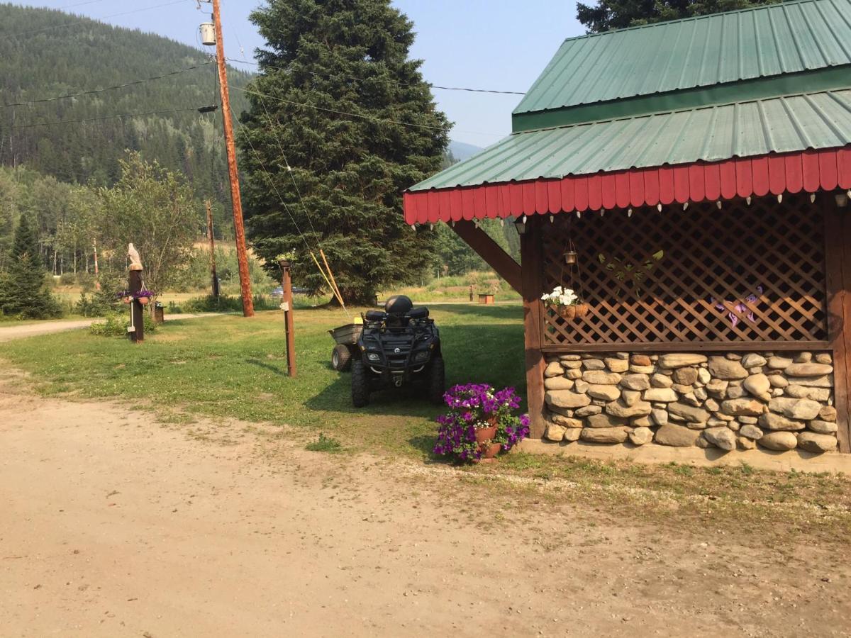 Summit River Lodge & Campsites เวลเมาท์ ภายนอก รูปภาพ